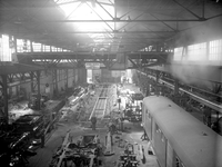 812662 Interieur van Lichterij I van de Centrale Werkplaats van de N.S. te Haarlem, tijdens verbouwingswerkzaamheden.